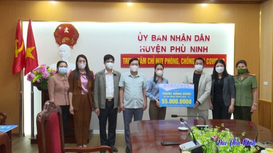 Công ty CP Dược liệu Việt Nam tổ chức thăm hỏi, tặng quà các đơn vị bị ảnh hưởng dịch bệnh Covid - 19 tại tỉnh Phú Thọ