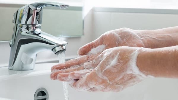 Kết quả hình ảnh cho Vệ sinh sạch sẽ corona rửa tay