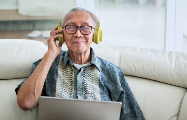Âm nhạc mang lại 8 lợi ích sức khỏe bất ngờ cho người lớn tuổi